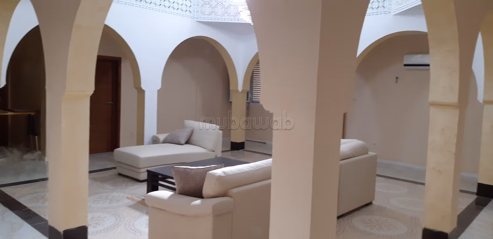 منزل ممتاز للبيع ب دوز. المساحة 398 م². مفروشة