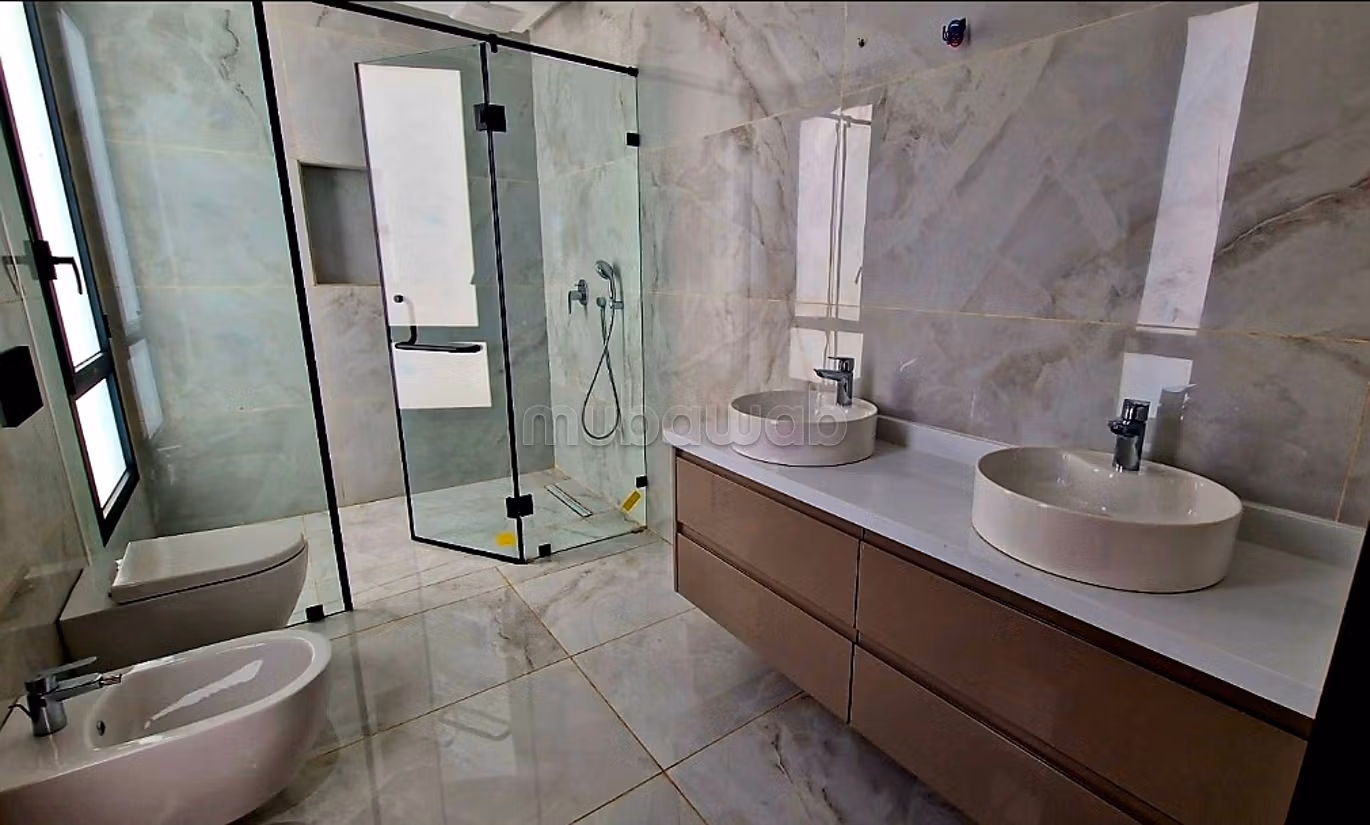 LOCATION villa neuve sur 3 niveaux avec ascenseur
