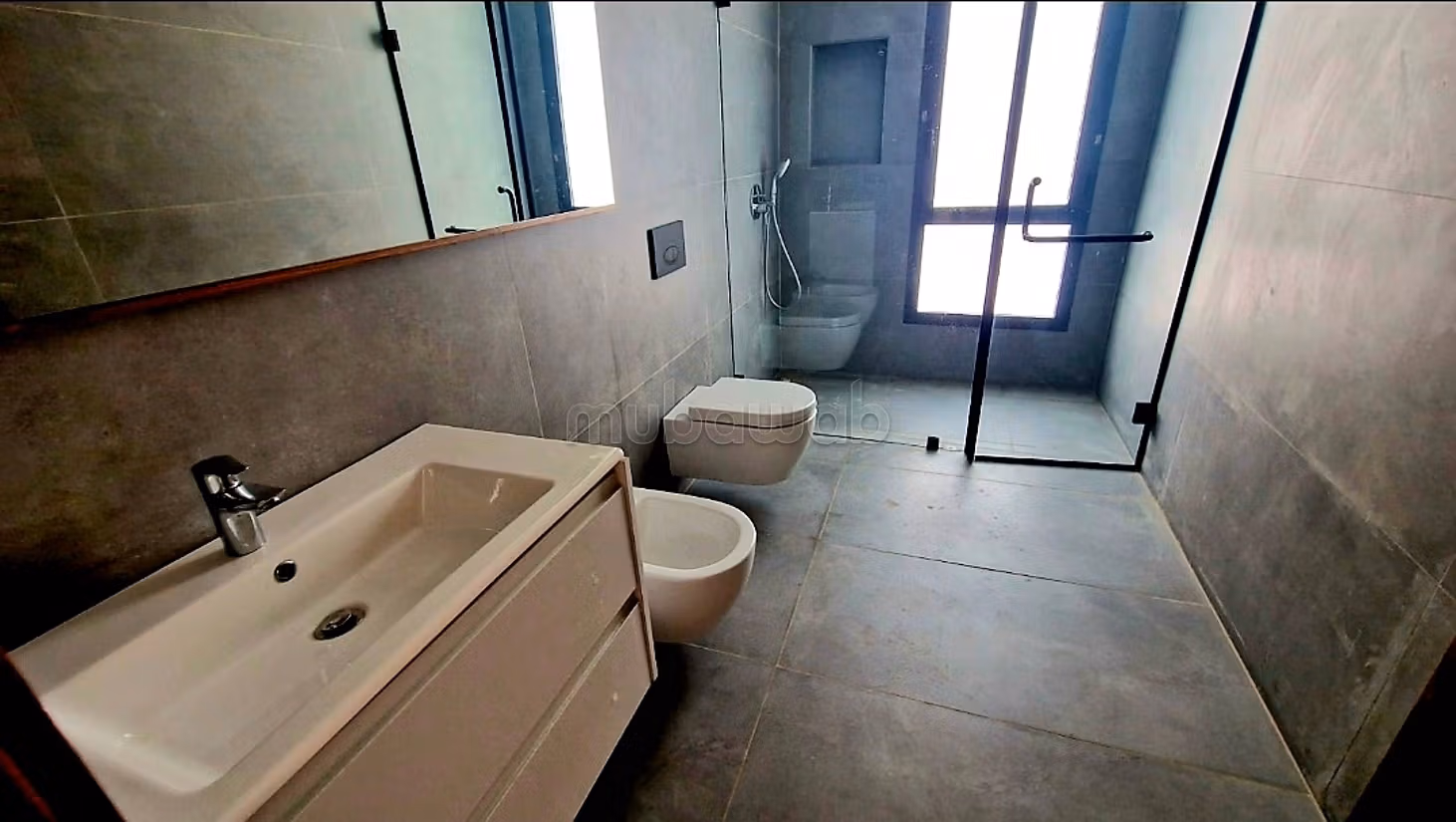 LOCATION villa neuve sur 3 niveaux avec ascenseur