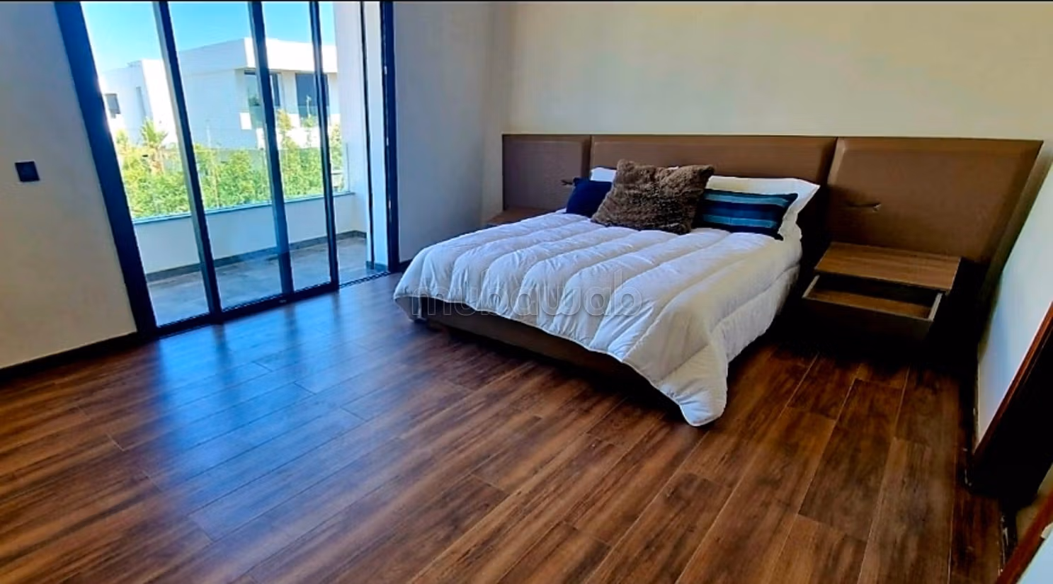 LOCATION villa neuve sur 3 niveaux avec ascenseur