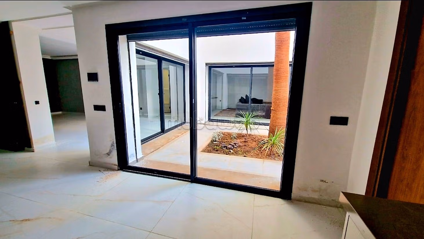 LOCATION villa neuve sur 3 niveaux avec ascenseur