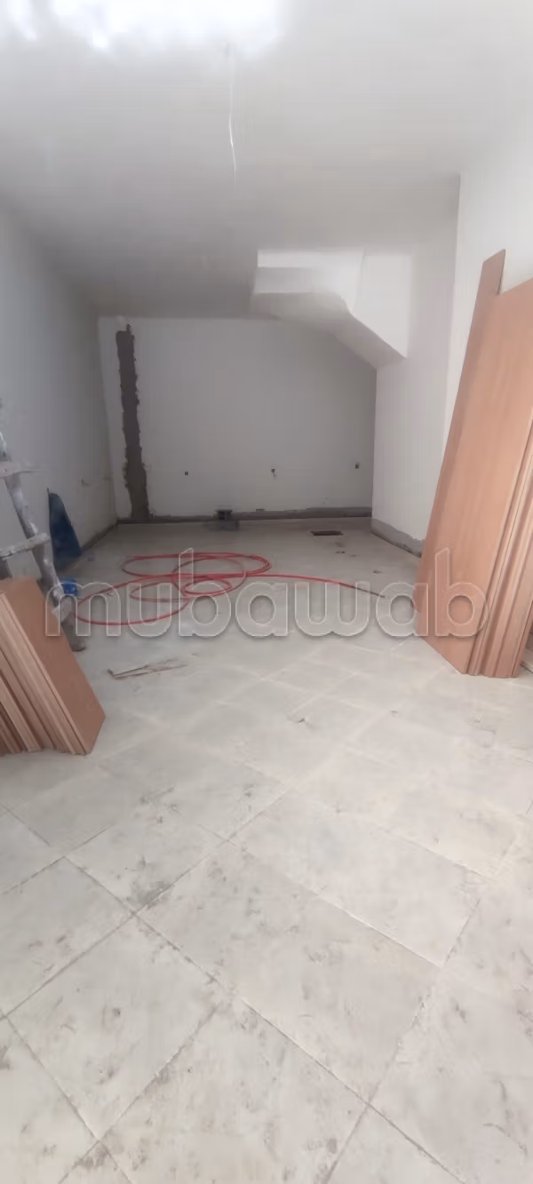 Oficinas y locales comerciales en venta. Gran superficie 50 m². Residencia segura