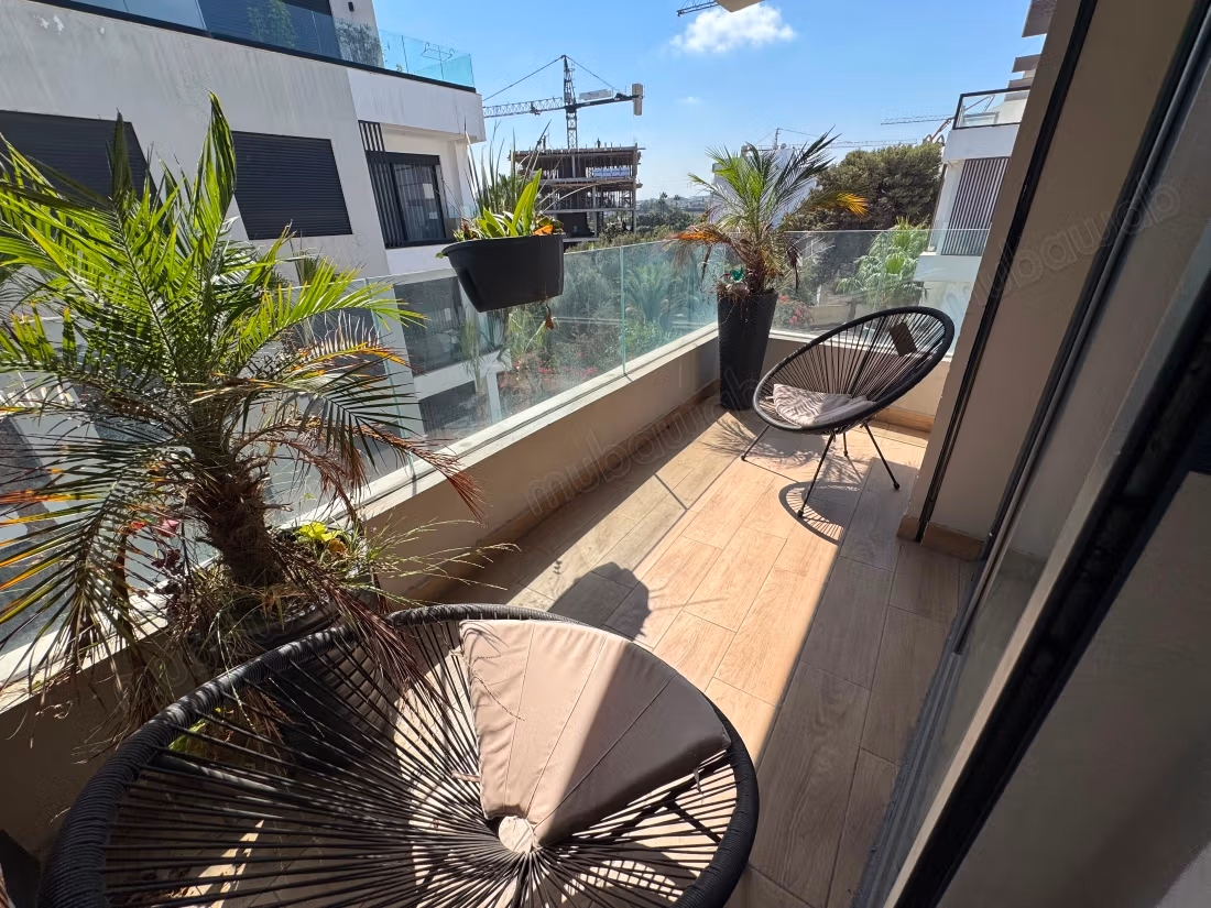 Apt 61m au troisième étage, location à l’année