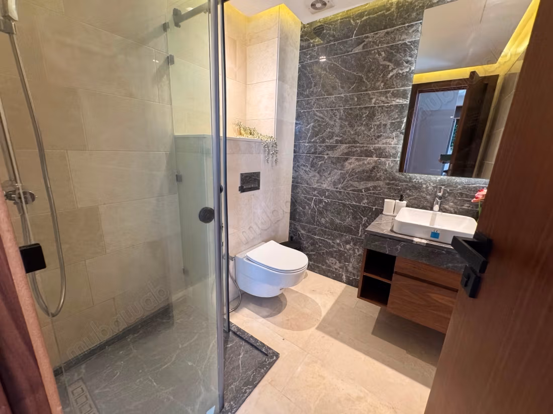 Apt 61m au troisième étage, location à l’année
