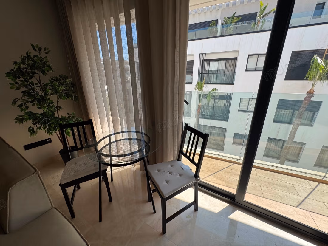 Apt 61m au troisième étage, location à l’année