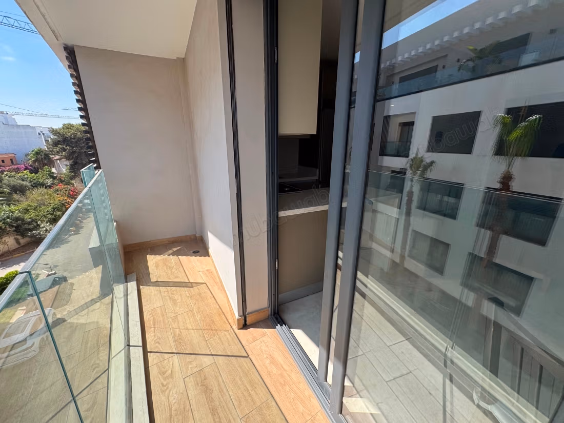 Apt 61m au troisième étage, location à l’année