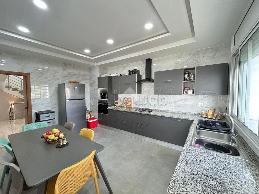 A vendre une villa avec deux appartements