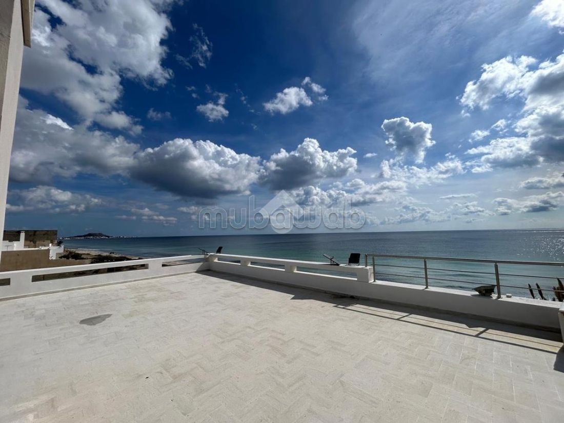 A vendre une villa avec deux appartements