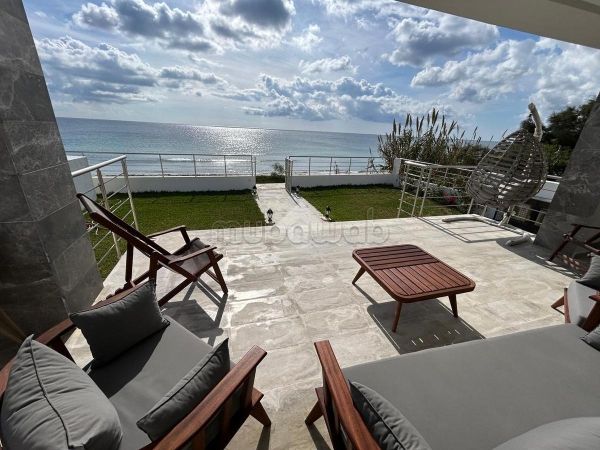 A vendre une villa avec deux appartements