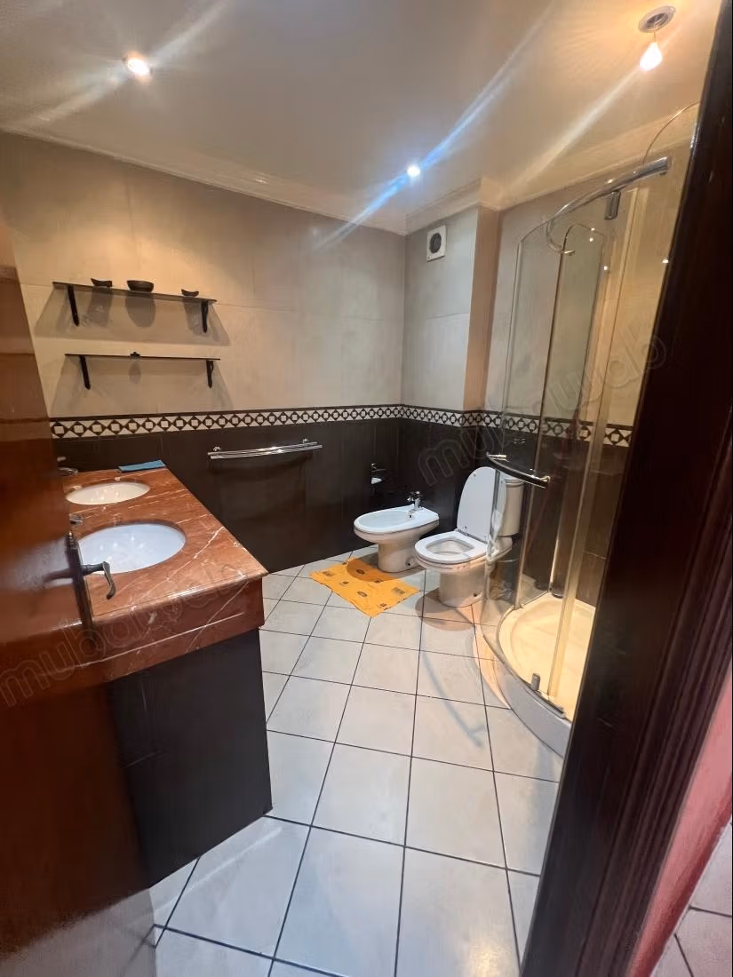 Bonito piso en venta en Les Hôpitaux. 3 dormitorios. Puerta blindada, seguridad implementada