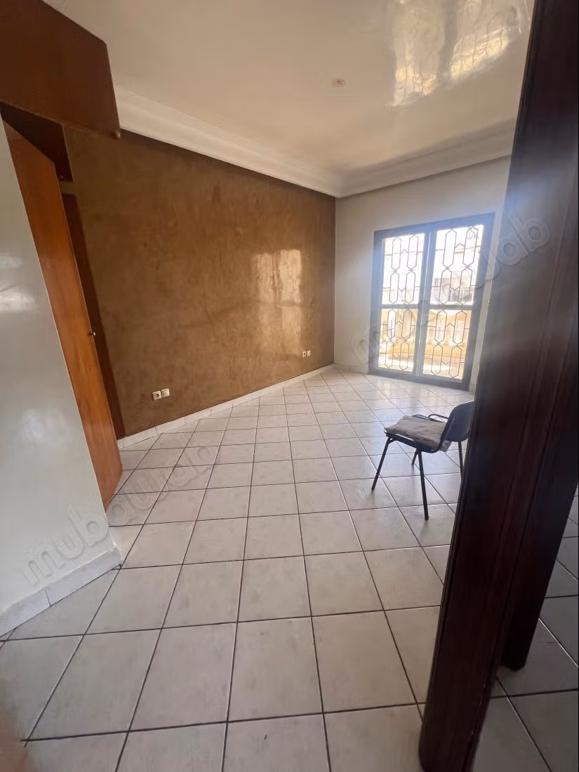 Bonito piso en venta en Les Hôpitaux. 3 dormitorios. Puerta blindada, seguridad implementada