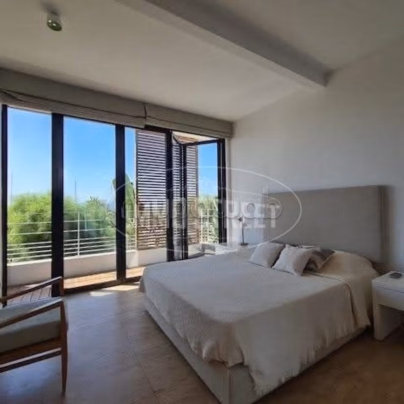 Great apartment for rent. Large area 180 m². New furniture