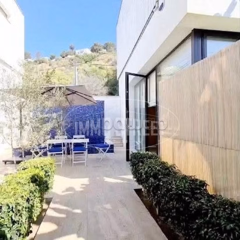 Great apartment for rent. Large area 180 m². New furniture