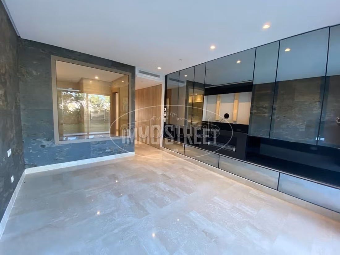 Fabulous apartment for sale. Area 378 m². Security