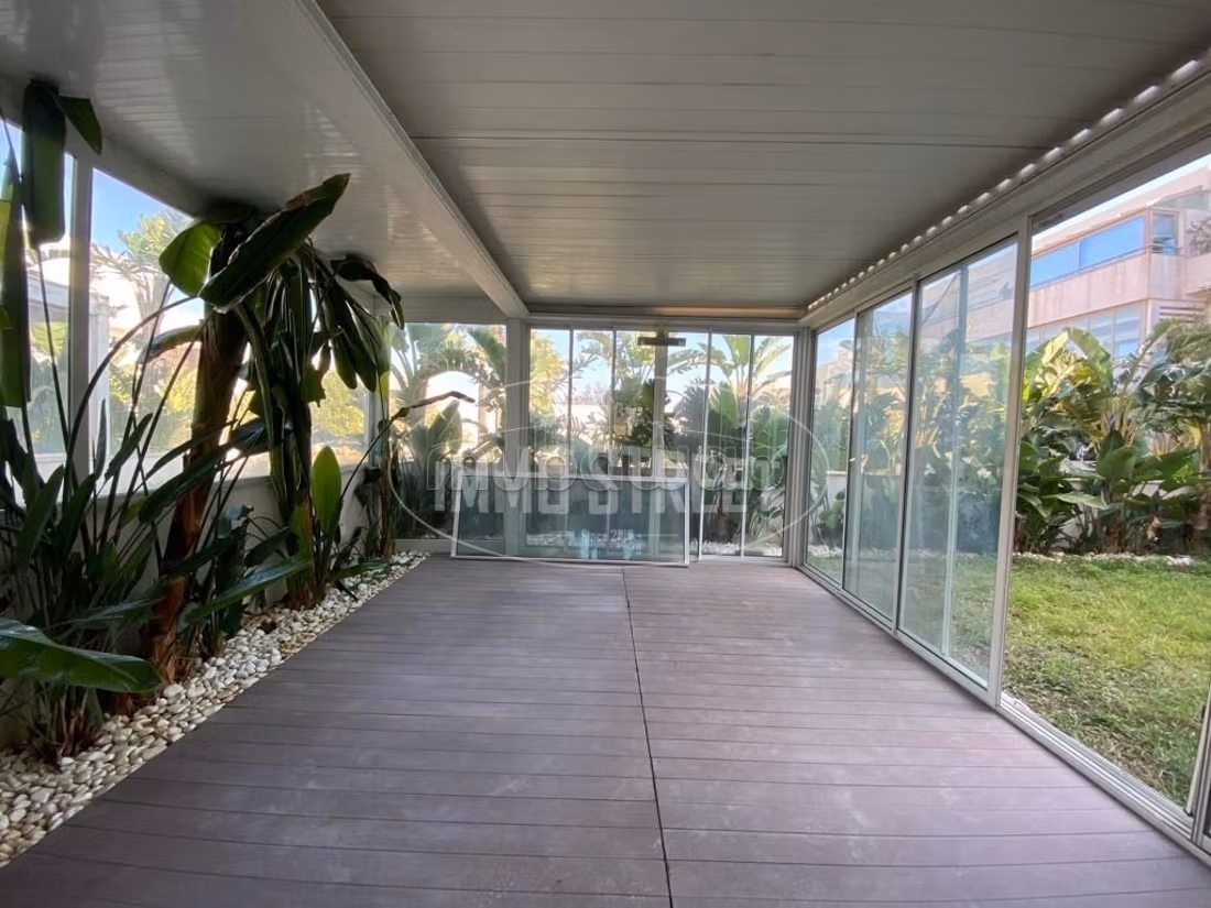 Fabulous apartment for sale. Area 378 m². Security