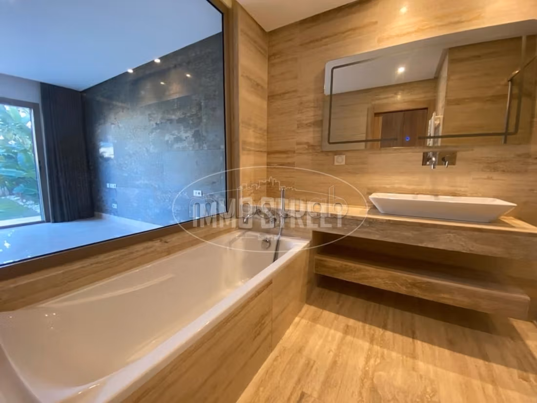 Fabulous apartment for sale. Area 378 m². Security