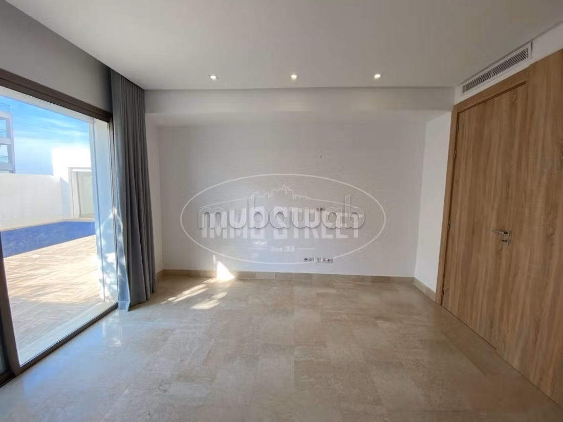 Fabulous apartment for sale. Area 378 m². Security