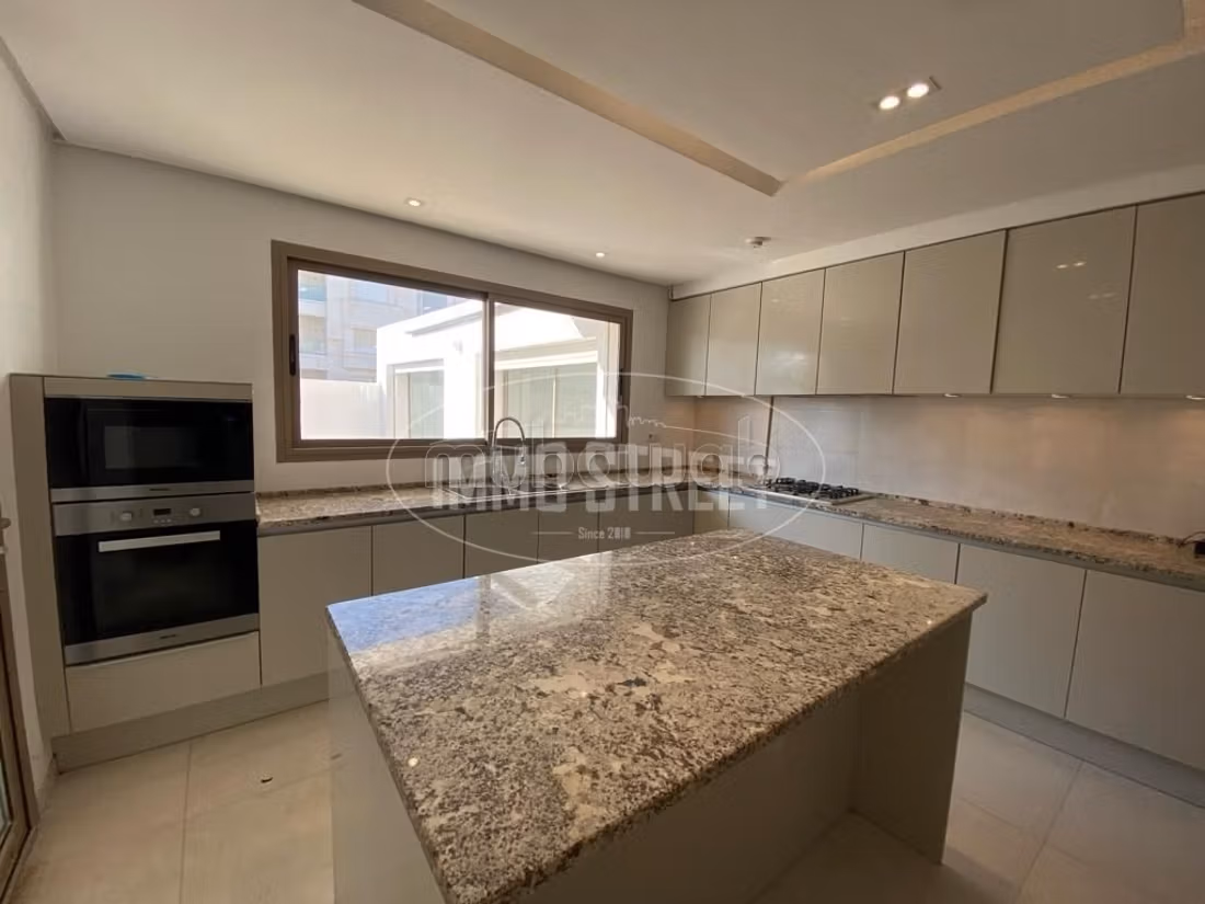 Fabulous apartment for sale. Area 378 m². Security