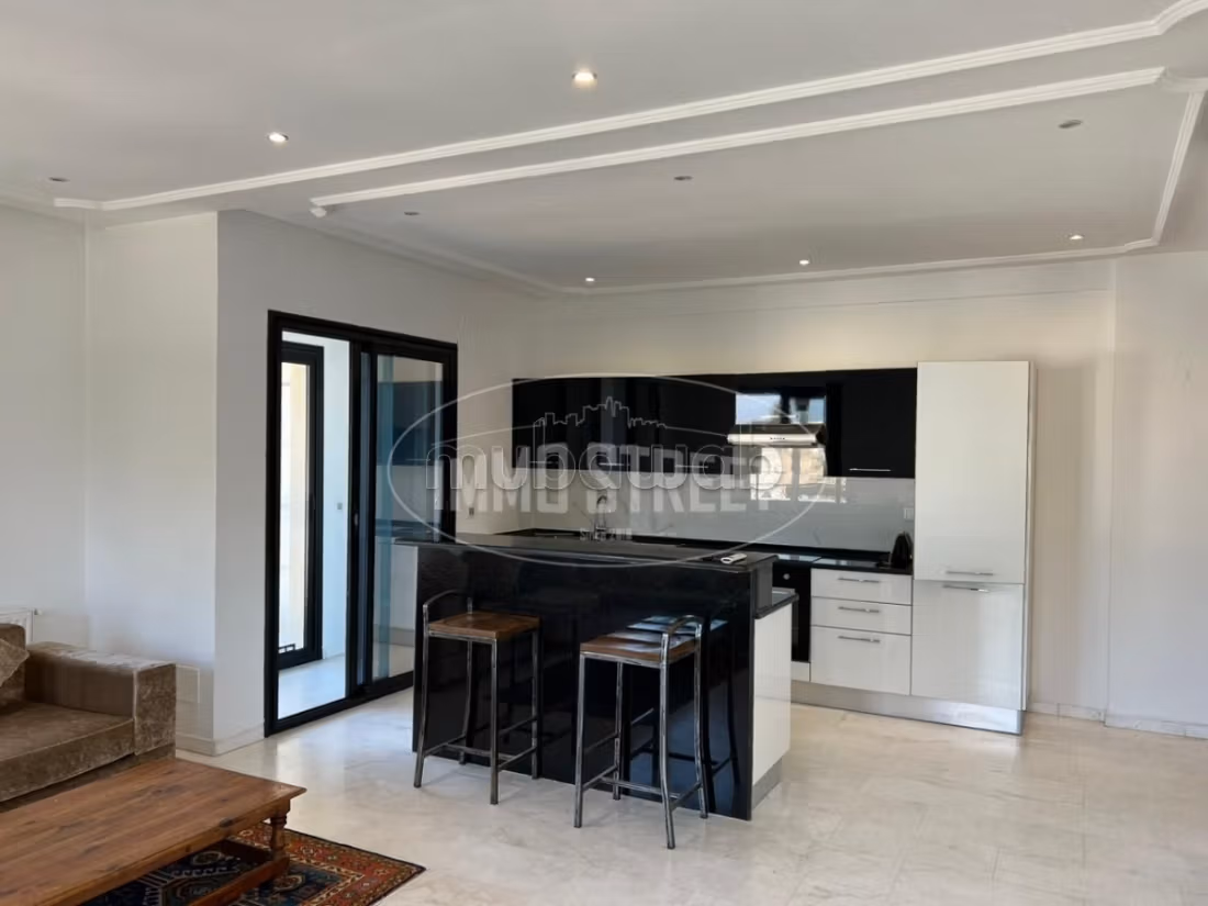Find an apartment for rent. 4 rooms. With lift and terrace