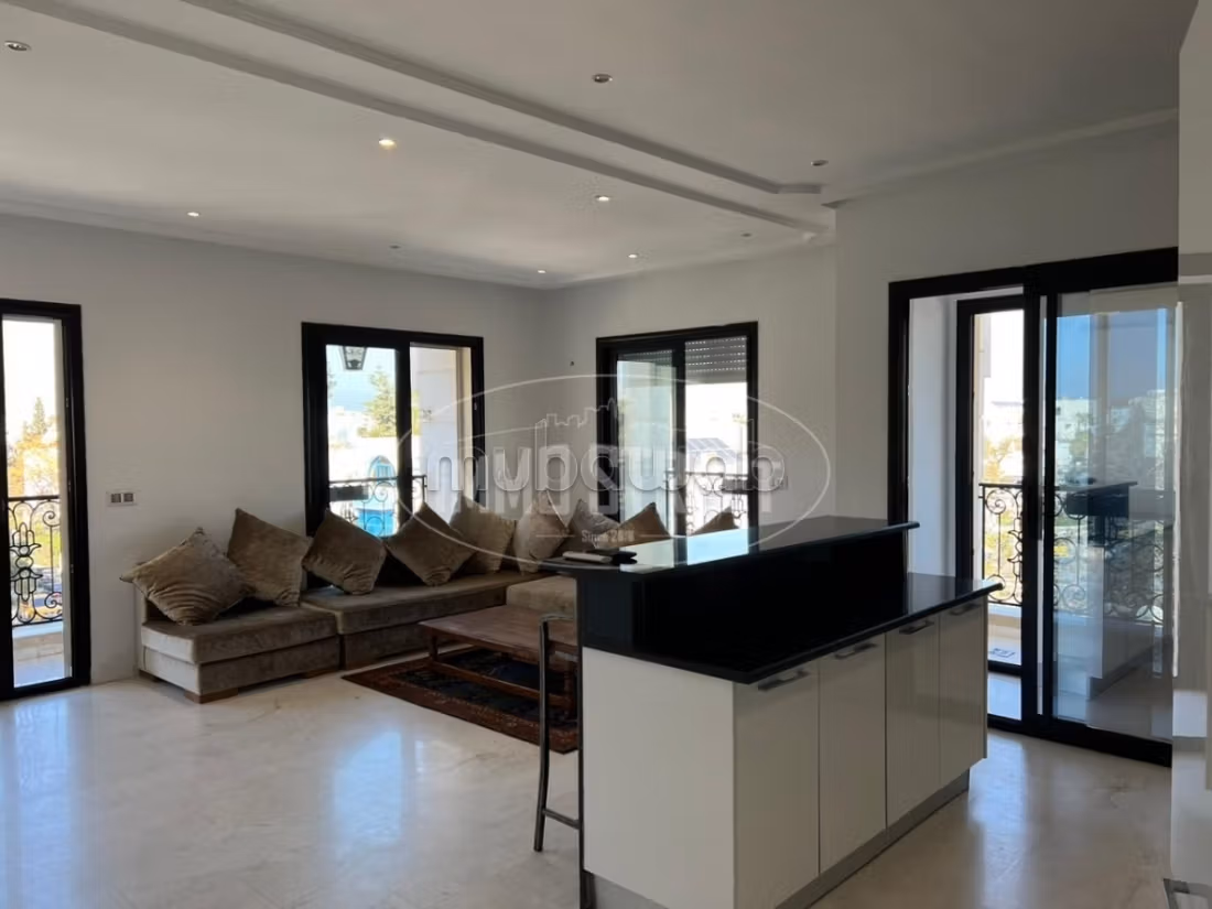 Find an apartment for rent. 4 rooms. With lift and terrace