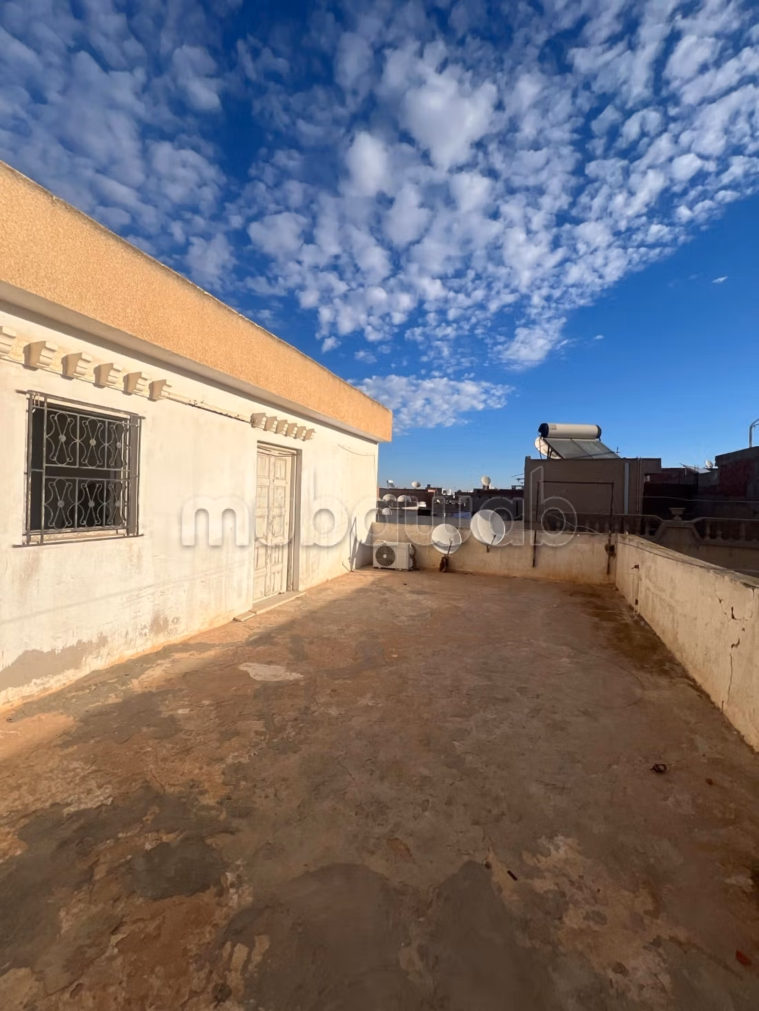 2 maisons  
1 studio à vendre à Hay El Bahri 
3