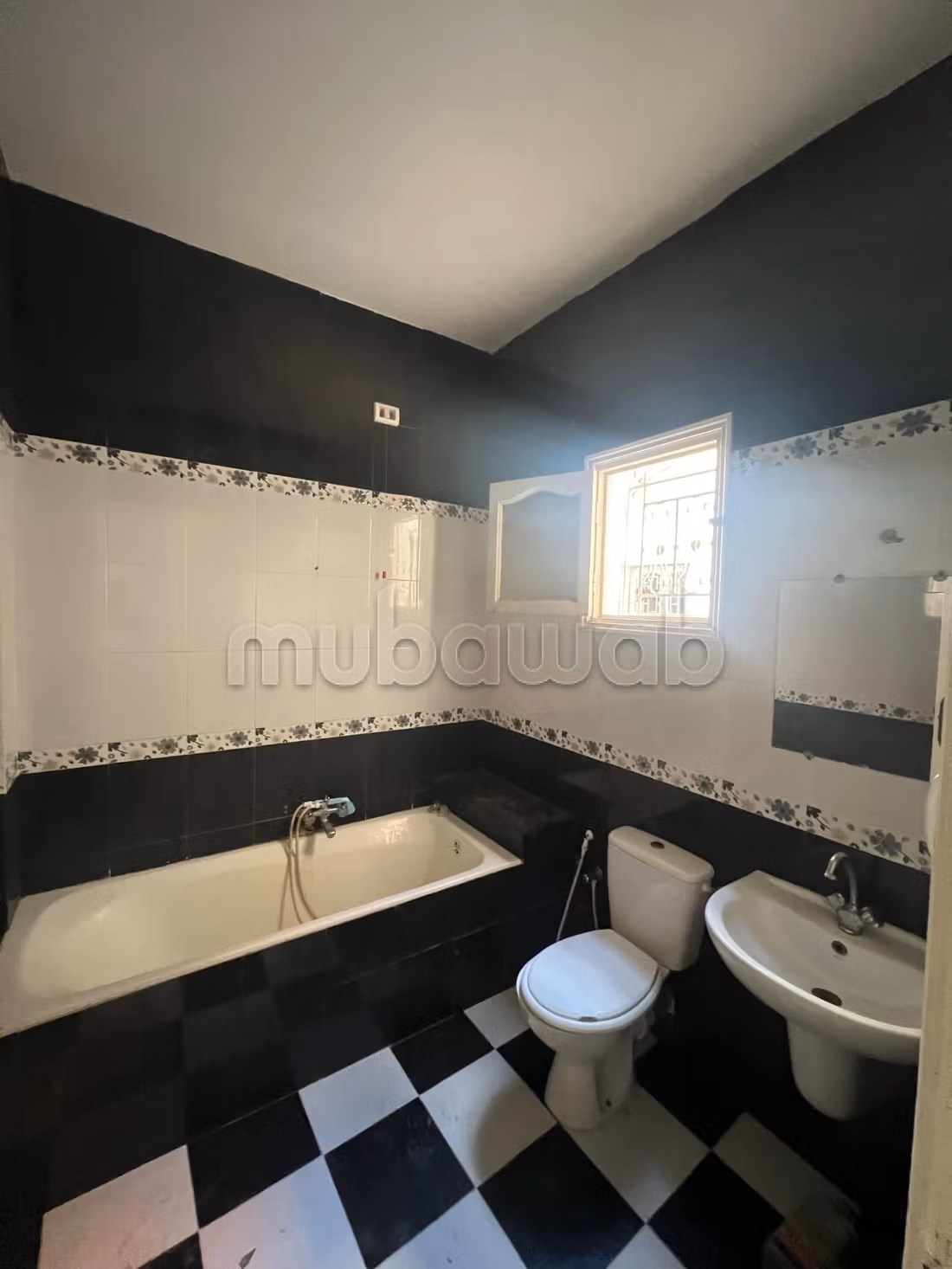 2 maisons  
1 studio à vendre à Hay El Bahri 
3