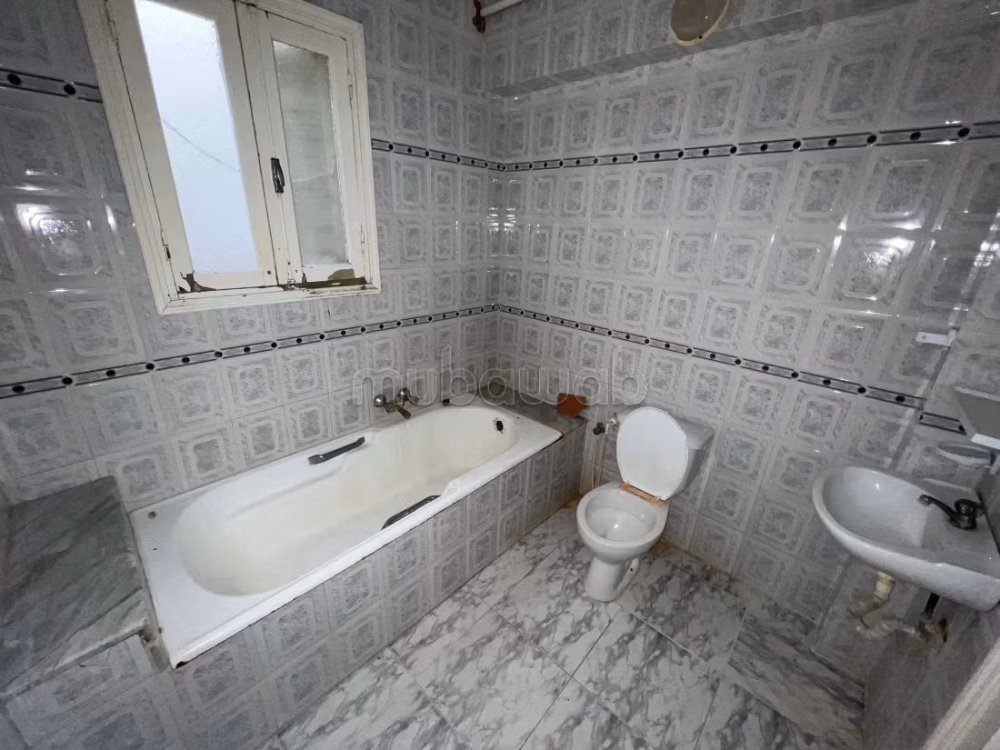 2 maisons  
1 studio à vendre à Hay El Bahri 
3