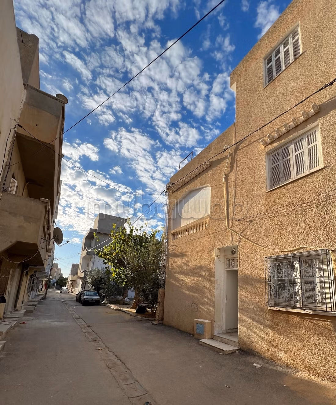 2 maisons  
1 studio à vendre à Hay El Bahri 
3