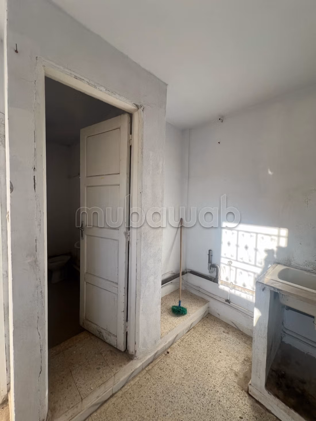 2 maisons  
1 studio à vendre à Hay El Bahri 
3