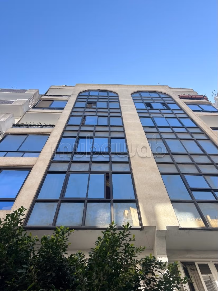 Appartement traversant lumineux au dernier étage — 2