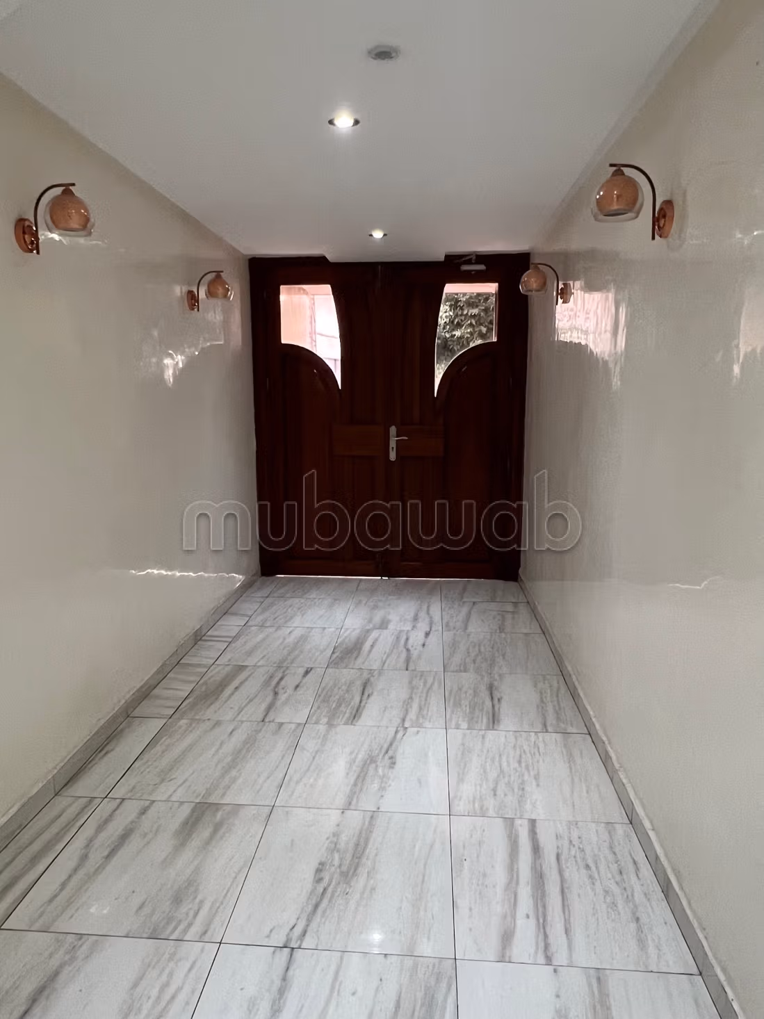 Appartement traversant lumineux au dernier étage — 3