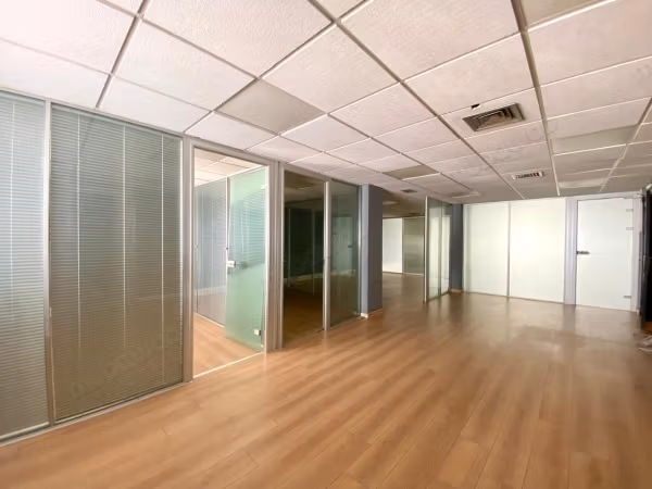 Ufficio da affittare a Racine. Superficie totale 150 m². Con ascensore e terrazzo