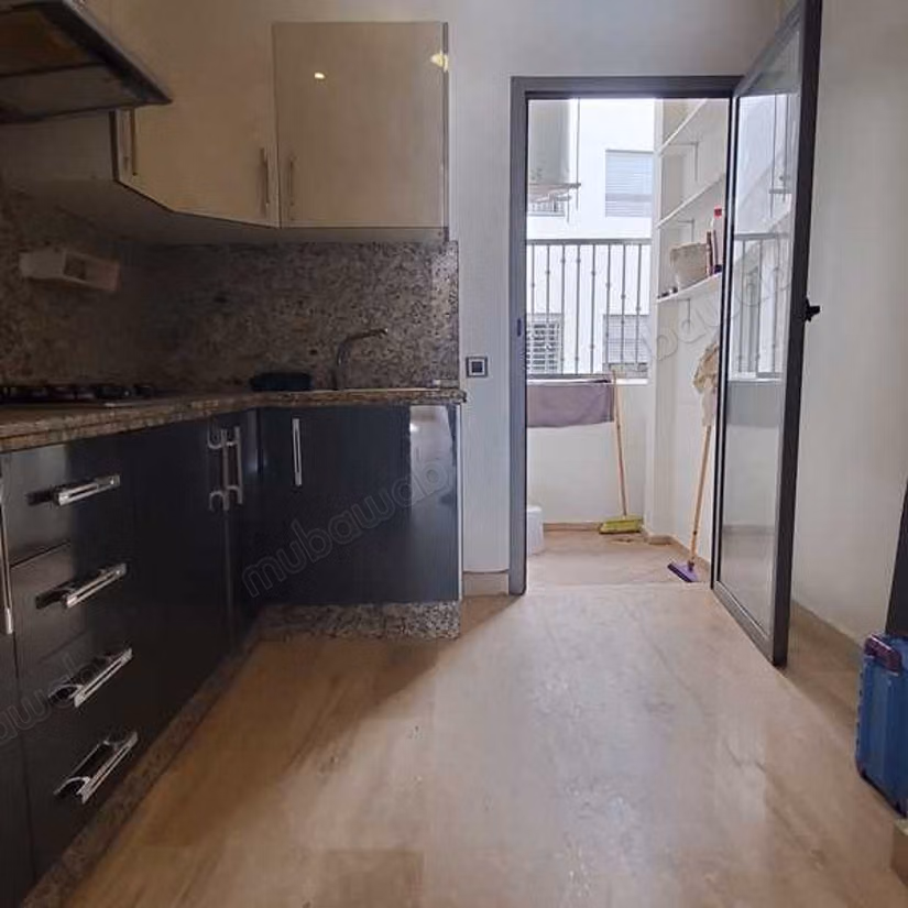 Beautiful apartment for sale in La Gironde. Area of 110 m². With lift and green area