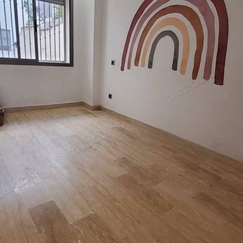 Beautiful apartment for sale in La Gironde. Area of 110 m². With lift and green area