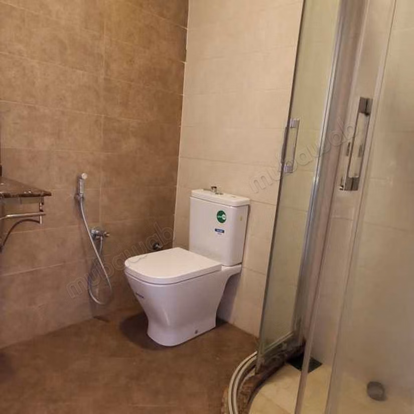 Beautiful apartment for sale in La Gironde. Area of 110 m². With lift and green area