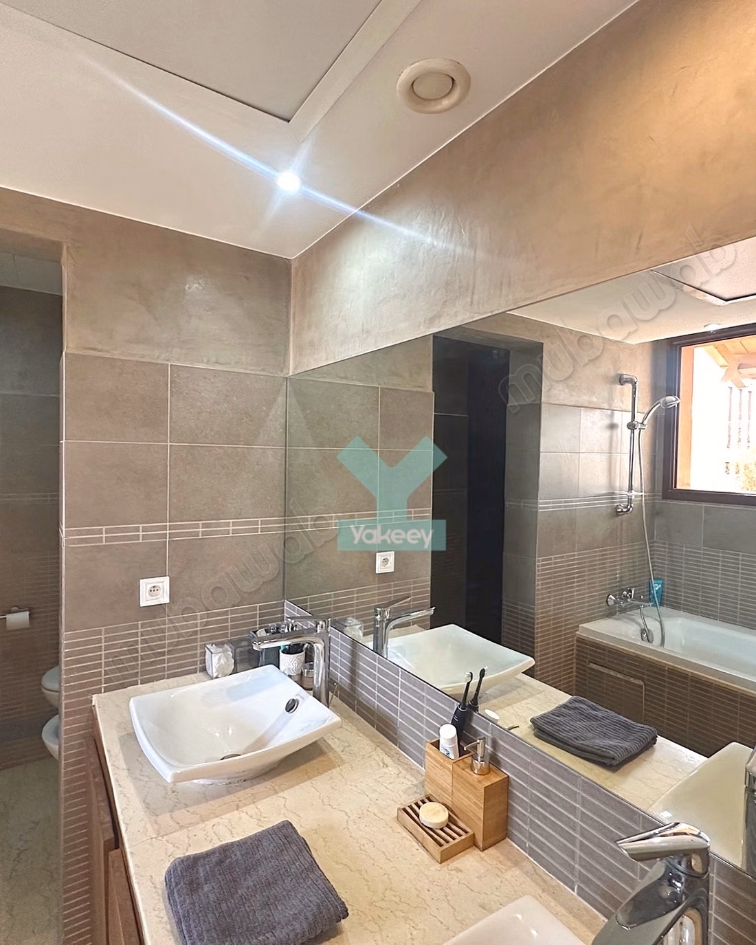 Apartment for sale in Riad Al Atlas. 4 beautiful rooms. With Lift, Balcony