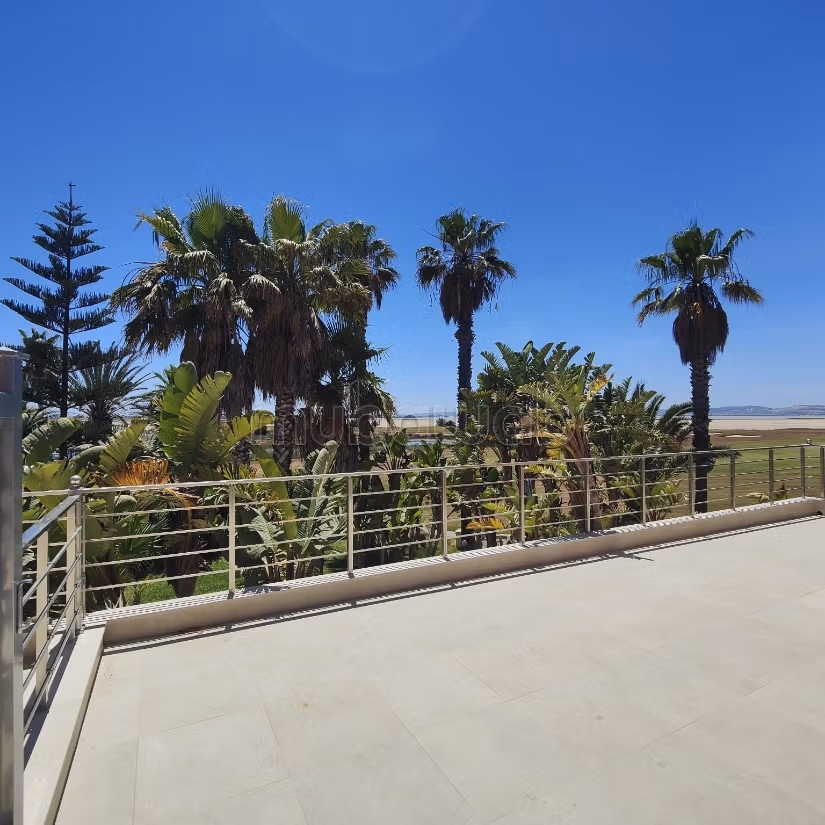 Appartement avec piscine et vue sur mer à la Marsa