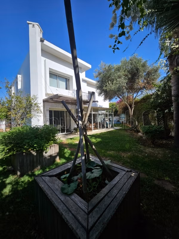 Magnífica villa en venta en Anfa Supérieur. 8 habitaciones confortables. Hermosa terraza y jardín