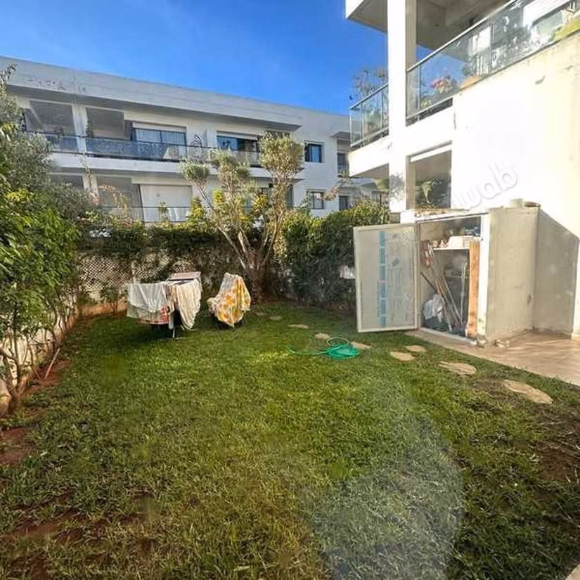 Apartment for sale. Area of 229 m². Parking spaces and beautiful garden