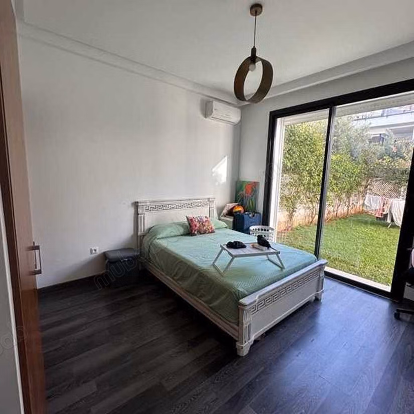 Apartment for sale. Area of 229 m². Parking spaces and beautiful garden