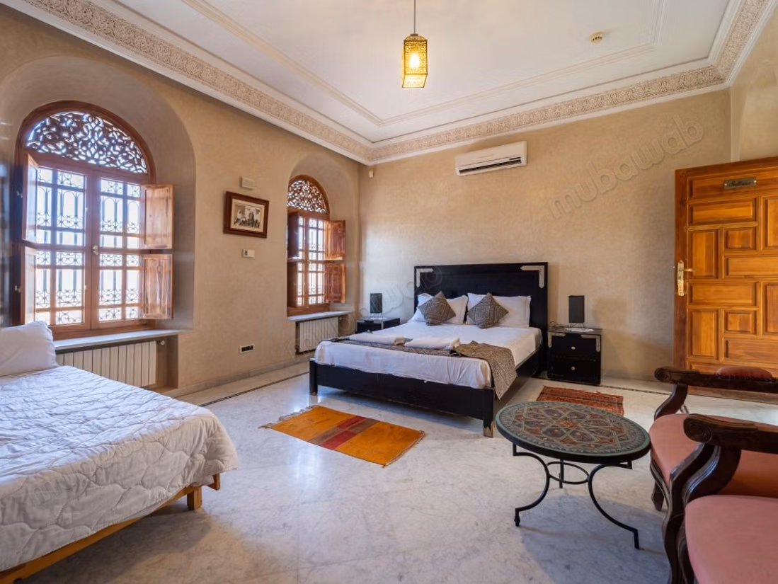 Vente villa de luxe à Marrakech. 
12 belles chambres. 
Meublé