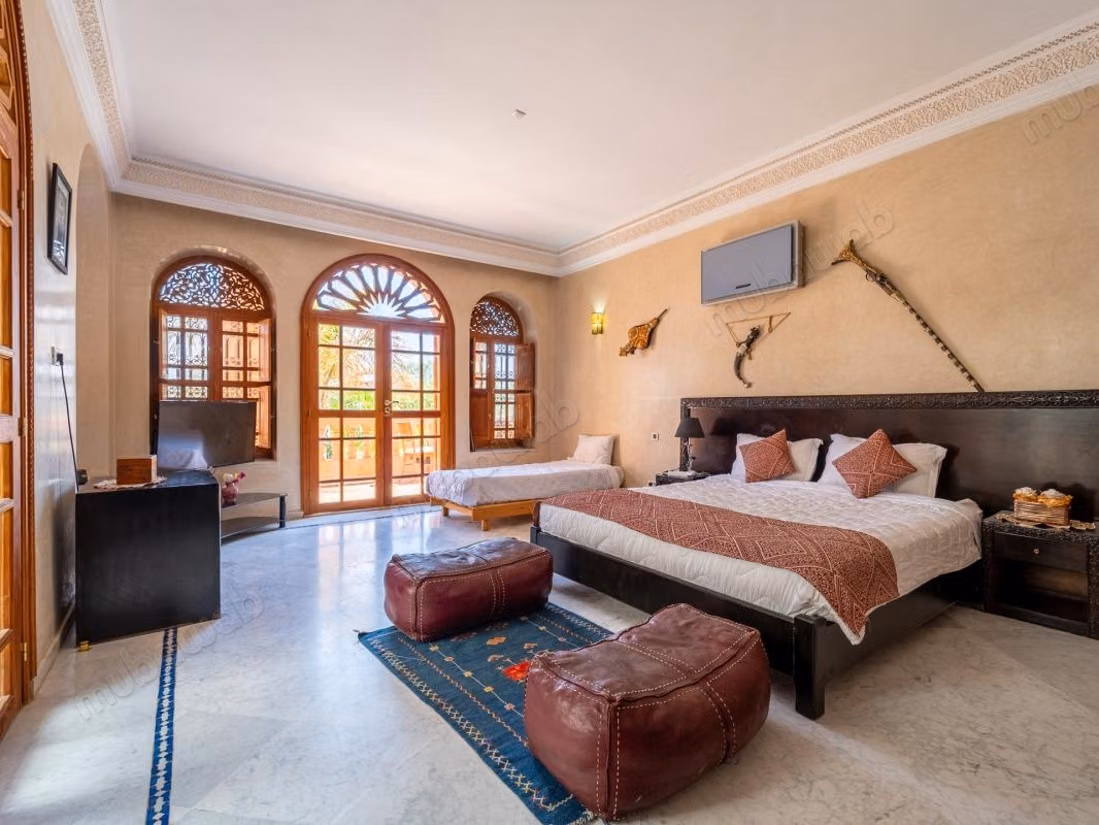 Vente villa de luxe à Marrakech. 
12 belles chambres. 
Meublé