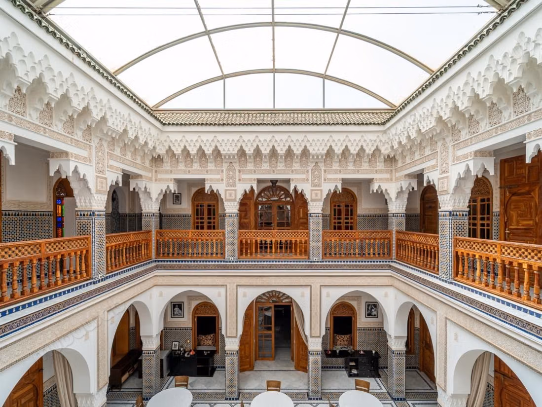 Vente villa de luxe à Marrakech. 
12 belles chambres. 
Meublé
