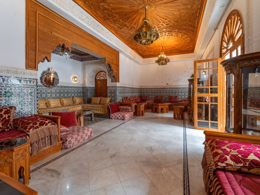 Vente villa de luxe à Marrakech. 
12 belles chambres. 
Meublé