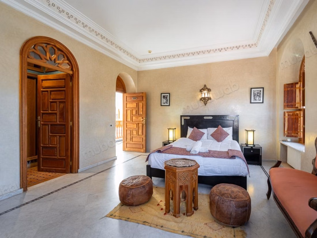 Vente villa de luxe à Marrakech. 
12 belles chambres. 
Meublé