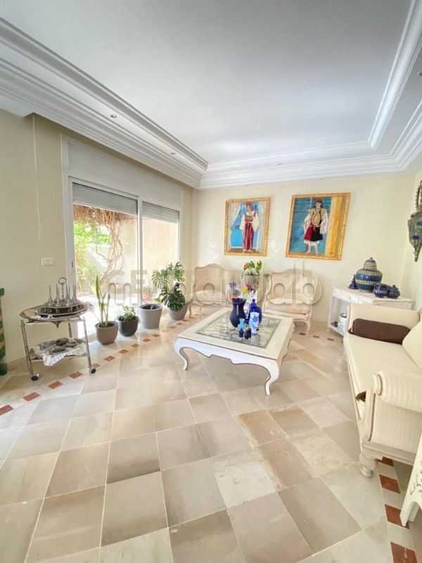 A vendre un triplex avec jardin à la soukra