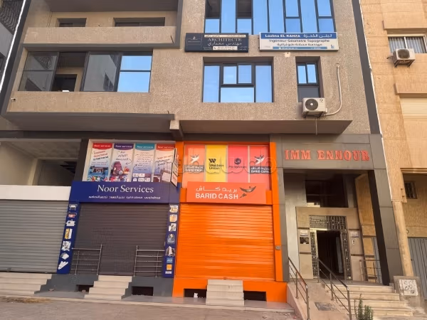 Ufficio da affittare a Plateau. Superficie di 76 m². Ascensore e terrazzo