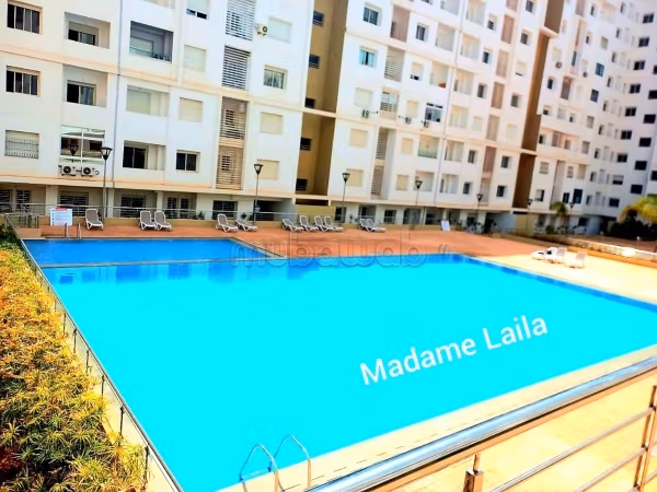 Bellissimo appartamento in affitto a Hay Mohammadi. Superficie di 50 m². Impianto di aria condizionata e piscina