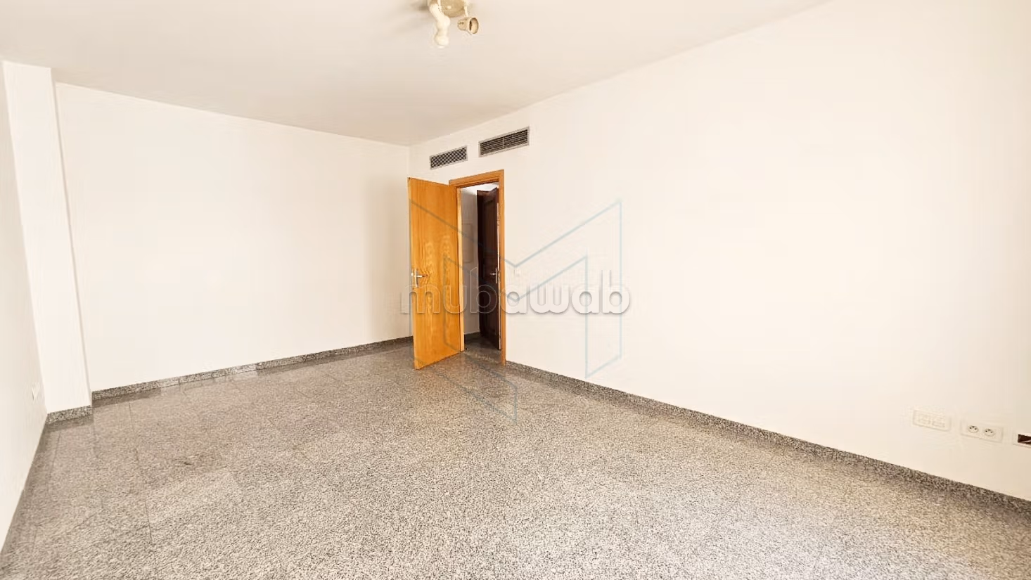 Offices for sale in La Marsa. Small area 55 m². With Lift, Carpark