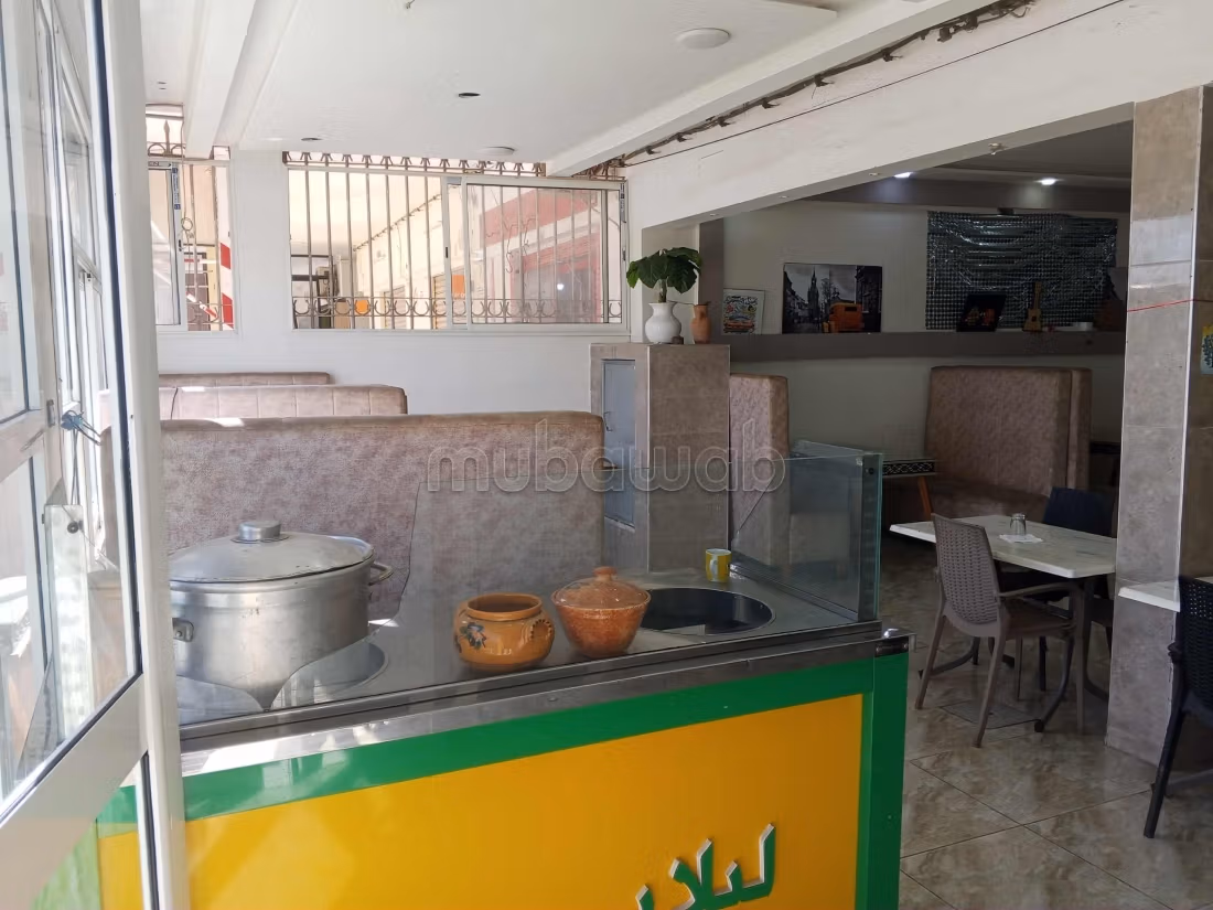 Offices & shops to rent in Sakiet Eddaier. Dimension 250 m². Equipped kitchen
